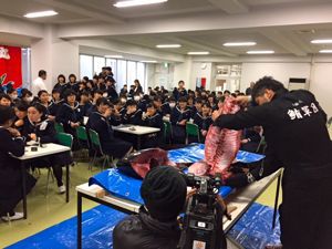 まぐろ試食体験が行われました。