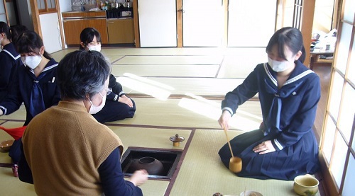 和の心を表現します【茶道部】